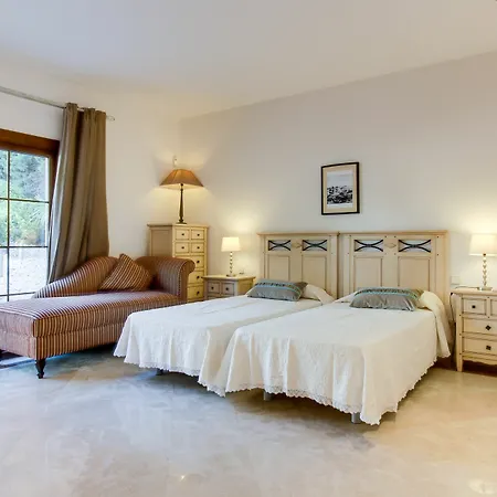 Villa Lirios *