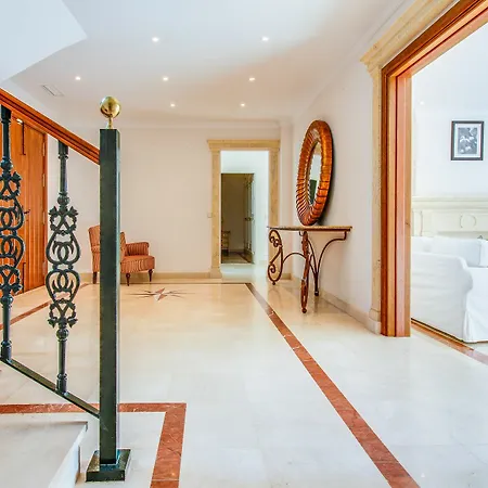 Lirios Villa *